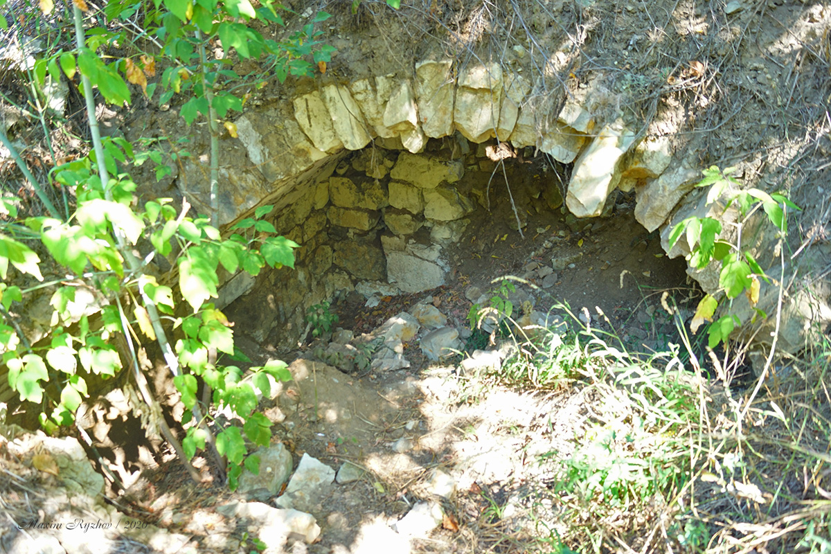 Старый погреб в Щербаковской балке Старый погреб в Щербаковской балке