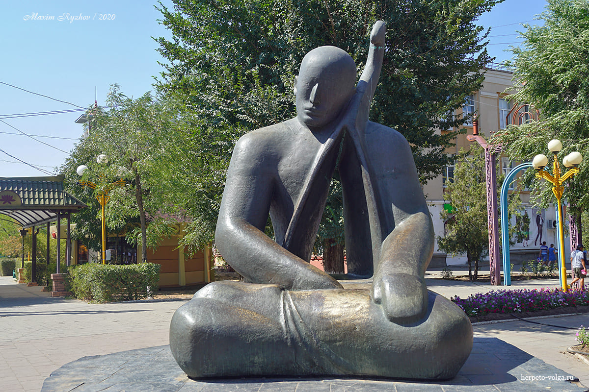 Скульптура "Эхо" (Элиста, Калмыкия)