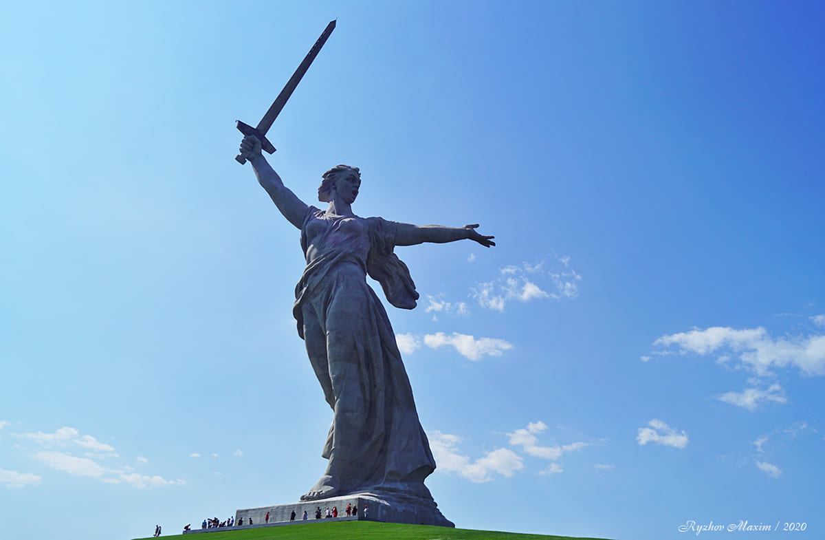 Монумент Родина-Мать Монумент Родина-Мать