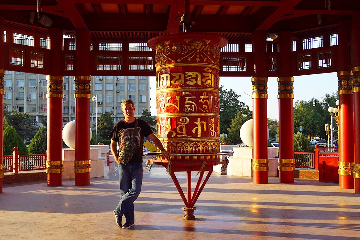 Молитвенный барабан в Пагоде 7 дней (Элиста, Калмыкия)